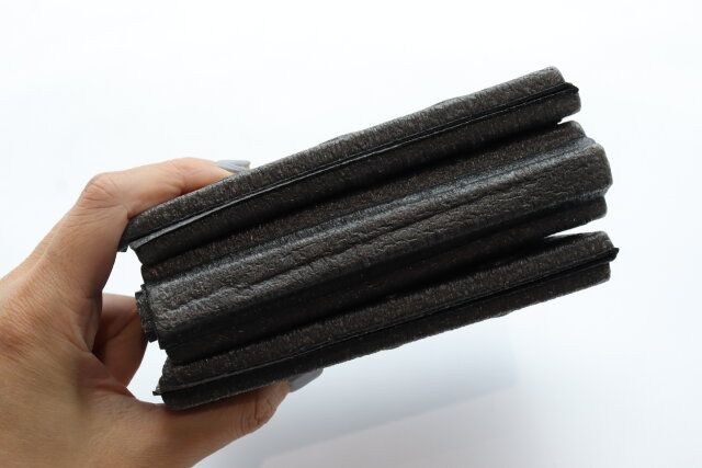 ダイソー 8つ折りレジャーマット（ポーチ付、ブラック） コンパクト