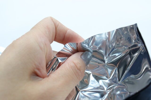 ダイソー 簡易保温アルミポンチョ 素材