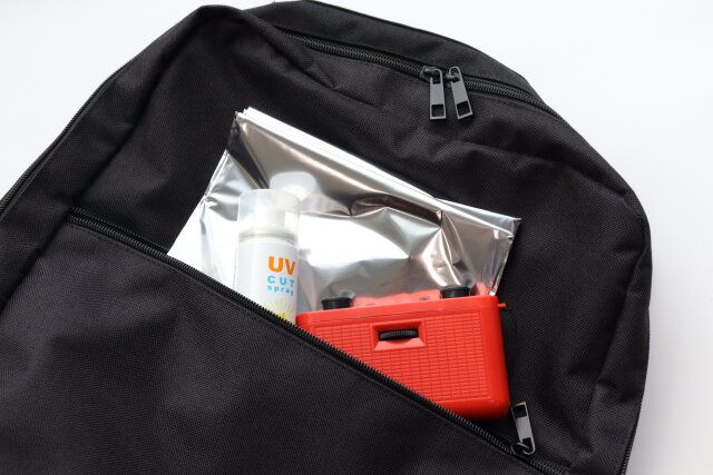 ダイソー 簡易保温アルミポンチョ コンパクト