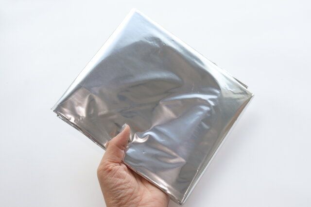 ダイソー 簡易保温アルミポンチョ