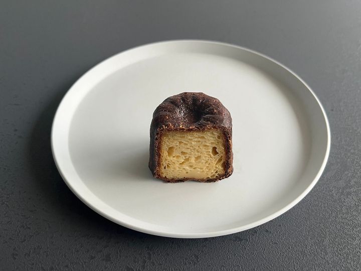 一番人気の贅沢プレーン。グラスフェッドバターと貴婦人ラムが芳醇に香るシンプルながらもリッチな味わい。