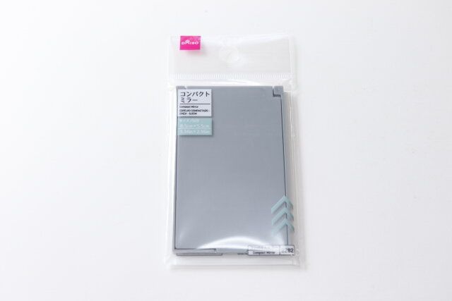 ダイソー コンパクトミラー（グレー、8.5cm） パッケージ