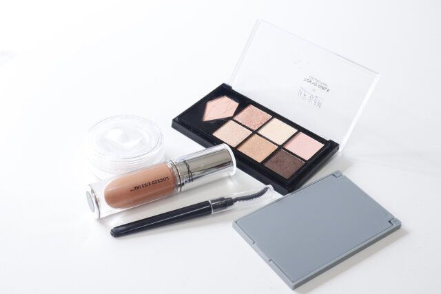 ダイソー コンパクトミラー（グレー、8.5cm） サイズ感 コスメ