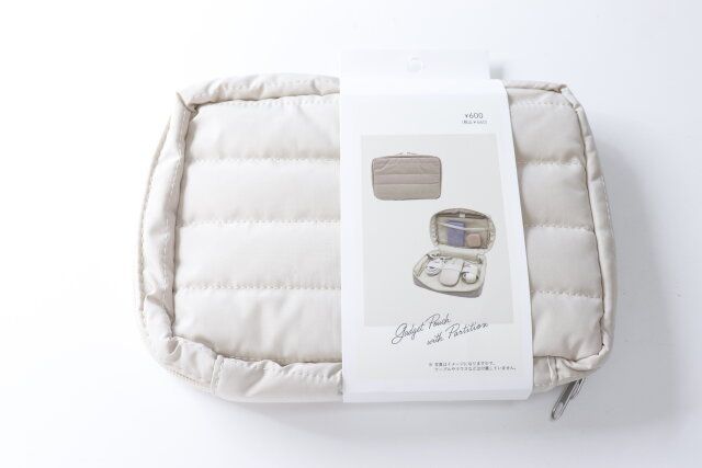 スリコの仕切り付きガジェットポーチのパッケージ