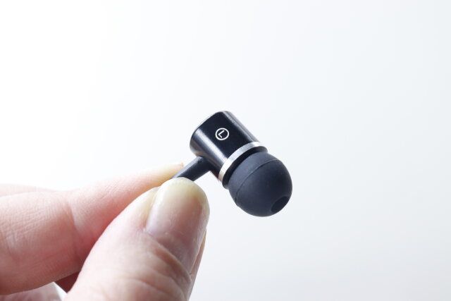 ダイソーの音質が良いリモコンマイク付 USB Type-C イヤホン（ブラック）