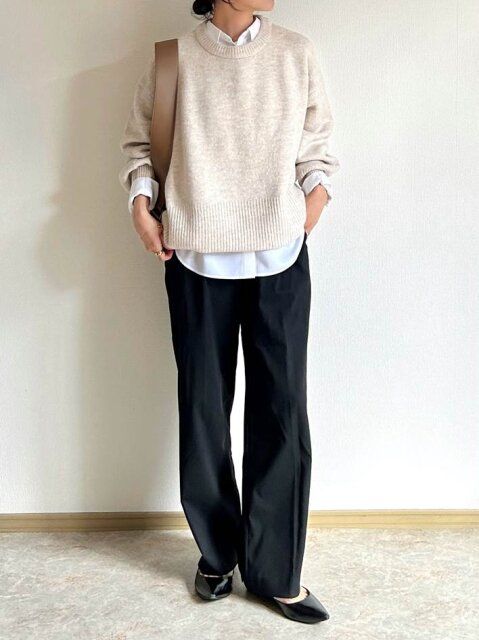 ユニクロ レーヨンブラウス ニット合わせで大人カジュアル