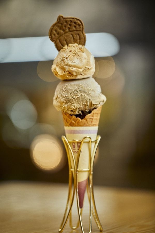 「焙じ茶のどんぐりジェラート」コーン／カップ780円 お茶セット1200円