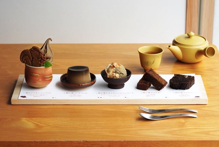 「HOHOの天国スイーツプレートお茶セット」1980円（お茶はHOT／ICEが選べます）／© HOHO HOJICHA