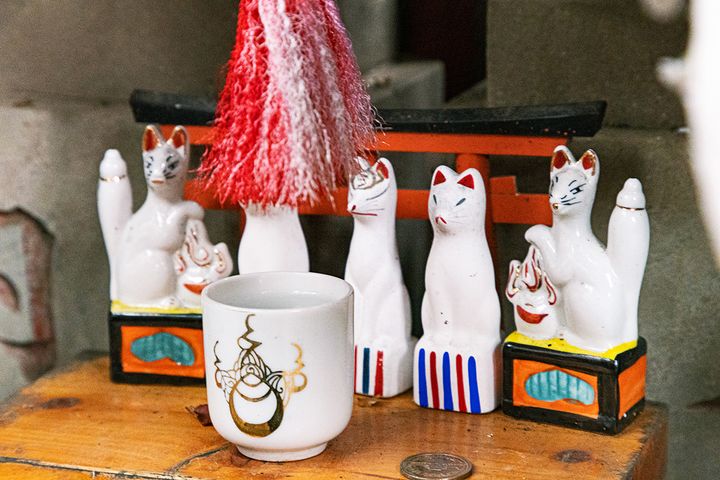 ふとしたところにもキツネのお供物が