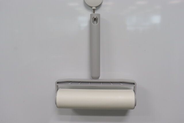 ダイソー カバーがいらない粘着テープクリーナー フック穴