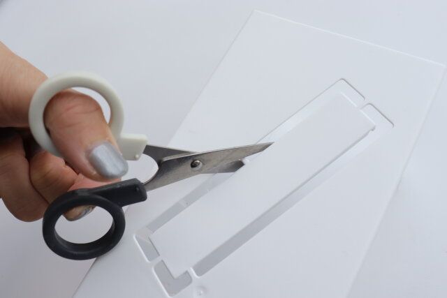 ダイソー 棚板を付けられるファイルボックス 切り取り