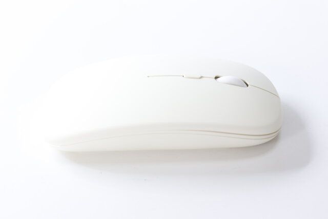 ダイソー 電池残量がわかる無線マウス（3ボタン） 薄い