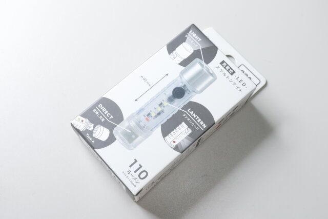 ダイソーの充電式 LED スケルトンライトのパッケージ2