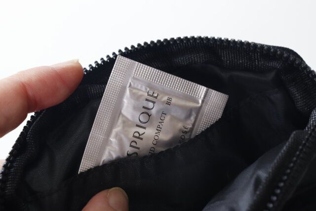 ダイソー キルティングマルチポーチ（黒） 仕切り