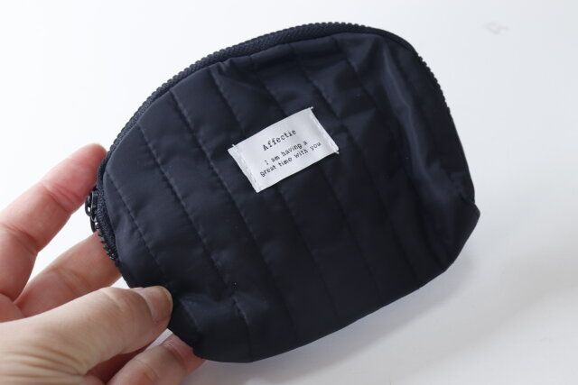 ダイソー キルティングマルチポーチ（黒）