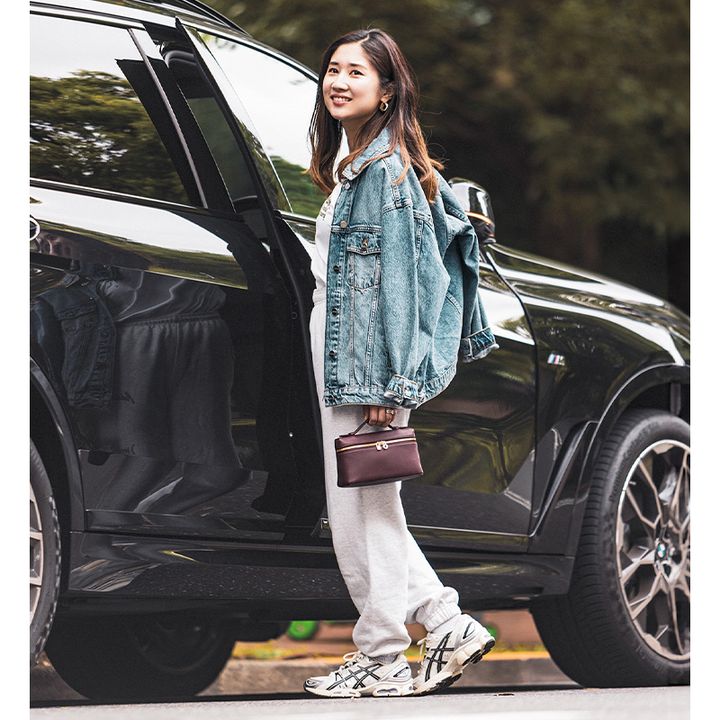 スポーティスタイルを上品に着こなすインターママ