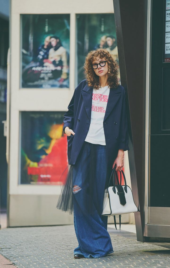 いつものデニムの印象を変えるなら？冬はジャケットとシアースカート【デニムコーデ】