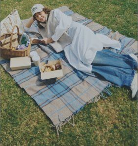 いつものデニムの印象を変えるなら？冬はジャケットとシアースカート【デニムコーデ】