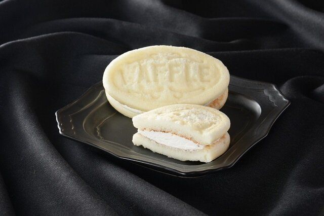 ローソン 【白い】ふんわりワッフル（ホワイトチョコ）