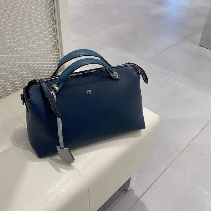 ネイビーのバイザウェイ