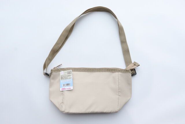 ダイソー ランチショルダーバッグ（リサイクル生地使用）