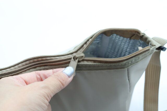 ダイソー ランチショルダーバッグ（リサイクル生地使用） ファスナー