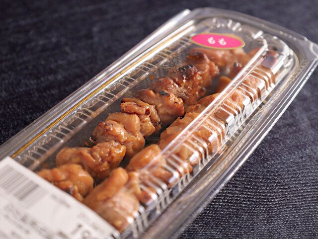 お惣菜 パックに入った焼き鳥