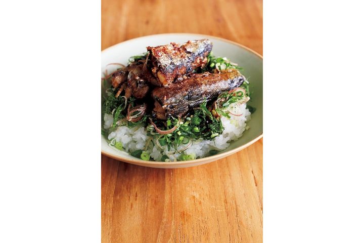 オイルサーディンとたっぷり薬味の焦がしバター丼