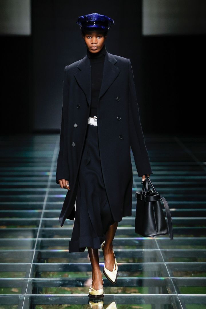 プラダ2024-25年秋冬コレクションより