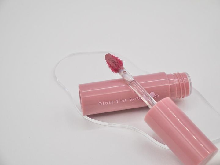 画像: ツヤ感に美容保湿成分！グラスティントリップの魅力とは？