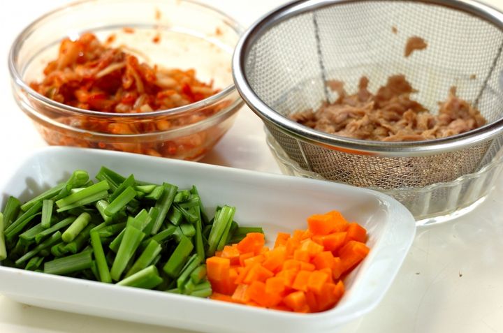 簡単キムチチャーハン by 杉本 亜希子さんの下準備1