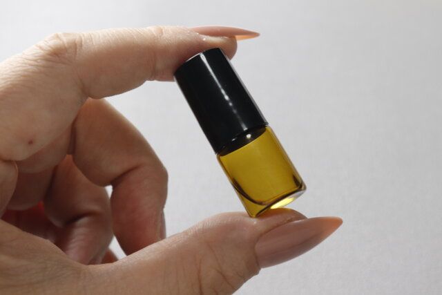 ダイソー ダイソー アロマ容器（ロールタイプ香水遮光瓶、3mL、2個） サイズ