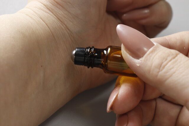 ダイソー ダイソー アロマ容器（ロールタイプ香水遮光瓶、3mL、2個） 使用例