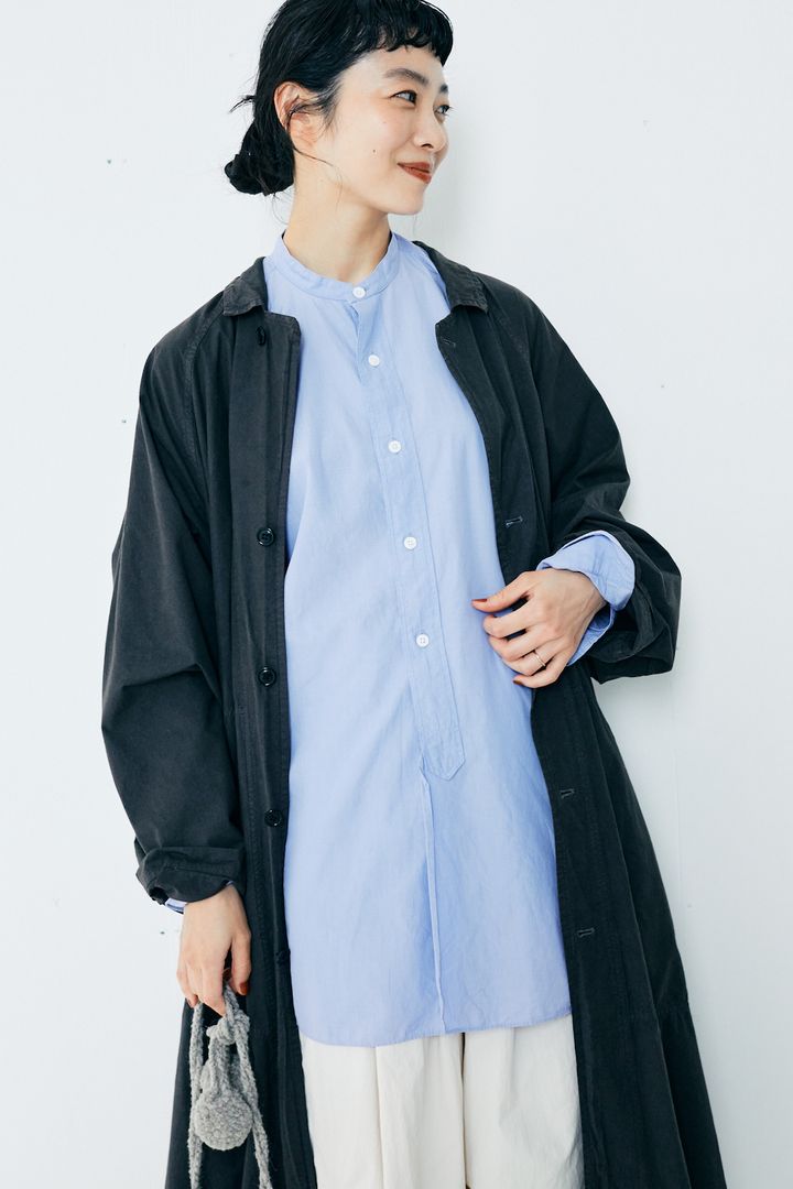 至急コートが必要な寒さに。ライトブルーのシャツで軽やかに着こなし【FUDGE FRIEND おしゃれさんの毎日コーディネート vol.462｜田中真里奈】