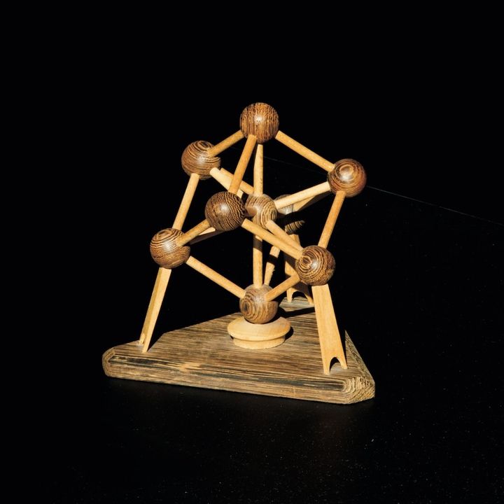 〈富士フイルム〉執行役員 デザインセンター長・堀切和久の人生最高のお買いもの「〈ATOMIUM〉の木製模型」