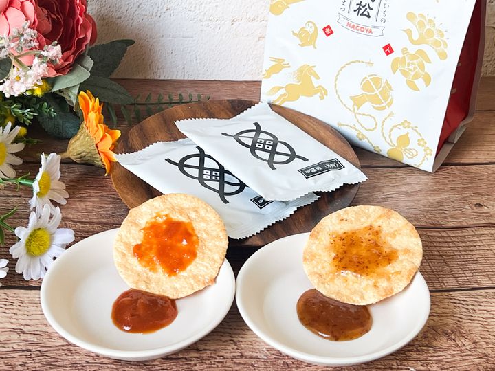 テーブルに並んだ「玄米のディップせんべい」