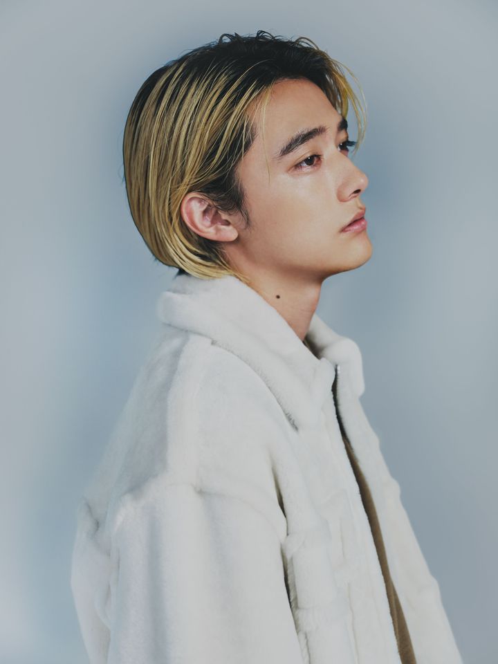 ジャケット ¥1,513,600 ニット ¥173,800／ともにFENDI(フェンディジャパン)