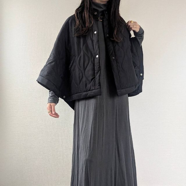 キルトポンチョを着たコーデ