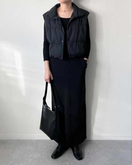 黒の極暖ヒートテックリブバレエネックブラTを着たコーデ