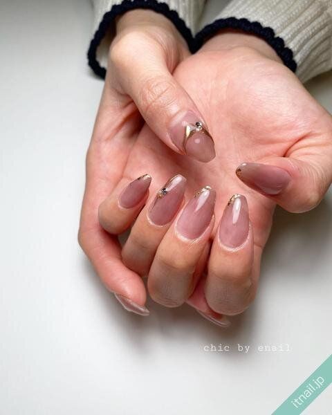 chic by enailが投稿したネイルデザイン [photoid:I0111047] via Itnail Design (743083)