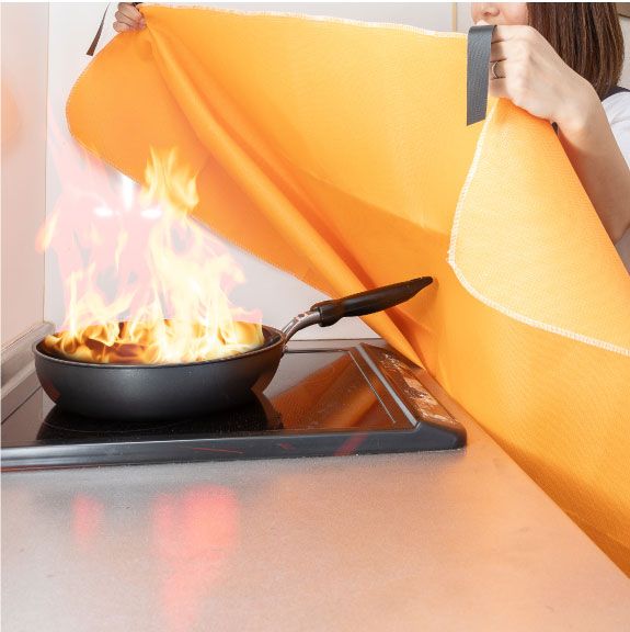 【焚き火に大活躍】水なしで簡単消火！燃えない魔法の布が画期的すぎる