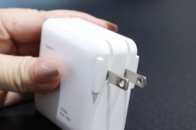 ダイソー USB ACアダプター充電器 サイズ感