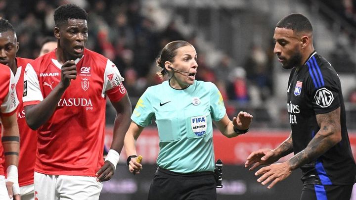 日本代表のイケメンコンビと引き分けた仏チーム、女性審判に怒り 「選手の努力が報われない」