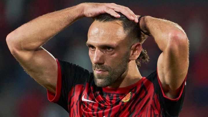 日本代表の同僚、『異例の判定』で一発退場！相手に謝罪「心からお詫び」