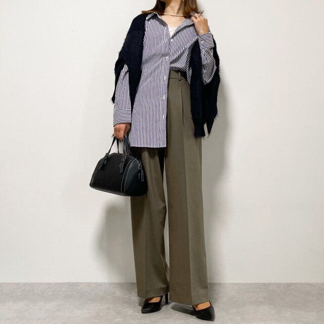 ユニクロ タックワイドパンツ OLIVE シャツをクールに合わせた大人ラフカジコーデ