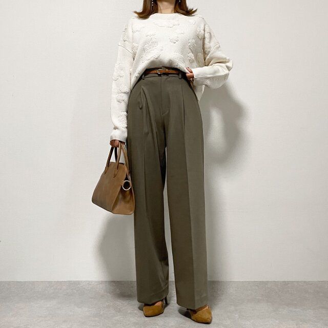 ユニクロ タックワイドパンツ OLIVE ナチュラルテイストでまとめて