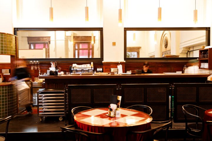 築100年の元銀行でアフタヌーンティーを。大阪・堺筋本町にある「パンとエスプレッソと堺筋倶楽部」