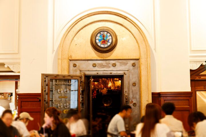 築100年の元銀行でアフタヌーンティーを。大阪・堺筋本町にある「パンとエスプレッソと堺筋倶楽部」