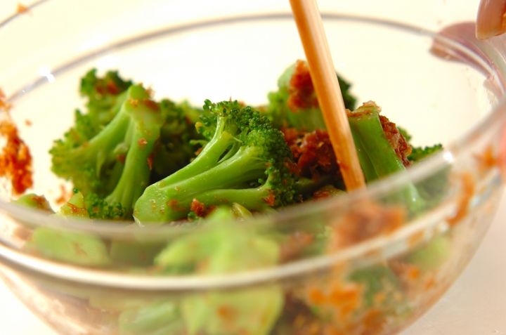 材料３つ５分で完成！やみつきブロッコリーのポン酢おかか和え by 杉本 亜希子さんの作り方1
