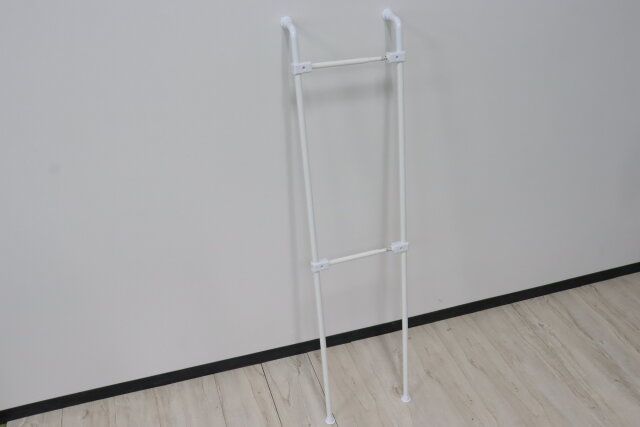 ダイソーのお手軽な立てかけハンガーラック（つっぱり棒専用）